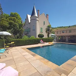 https://au-fond-de-la-cour.hotels-rhonealpes.com